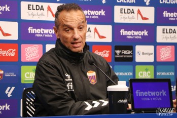 Jos&eacute; Luis Oltra: "El entorno conoce la importancia del encuentro ante el Sporting y eso me emociona"