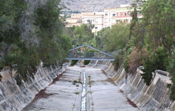 IU y Comprom&iacute;s defienden la recuperaci&oacute;n del r&iacute;o Vinalop&oacute; para frenar su deterioro