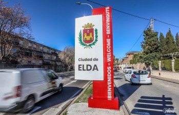 Elda renueva los t&oacute;tems de bienvenida a la ciudad