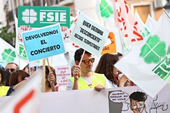La concertada se une contra la eliminaci&oacute;n de aulas por el Consell que afecta al colegio Sagrada Familia