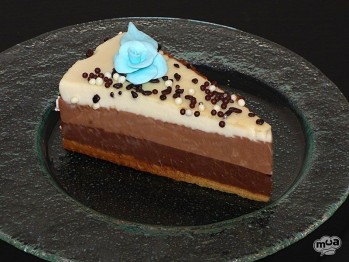 Tarta tres chocolates