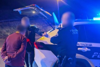 El conductor de un tr&aacute;iler destroza una rotonda en Petrer y da positivo en coca&iacute;na