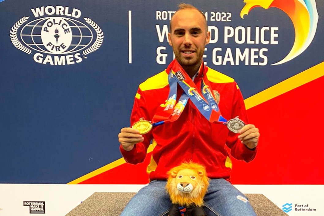 El atleta Javi Mayor del Club de Atletismo Elda ganó un oro en el mundial de Policías El atleta Javi Mayor del Club de Atletismo Elda ganó un oro en el mundial de Policías