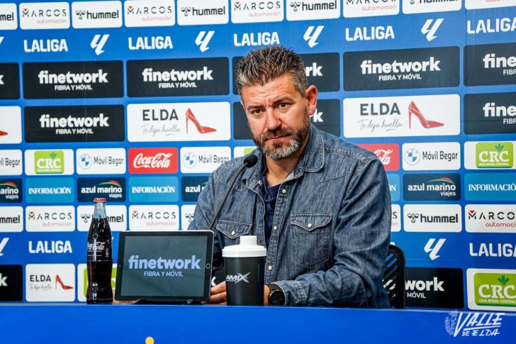 Fernando Est&eacute;vez: &ldquo;Ha sido una derrota dolorosa que nos acerca al abismo&rdquo;