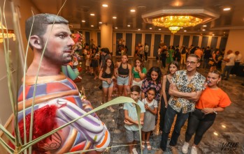Los eldenses Iv&aacute;n Forte, Vicente Esteban y Juan Carlos M&aacute;rquez en la exposici&oacute;n del Ninot