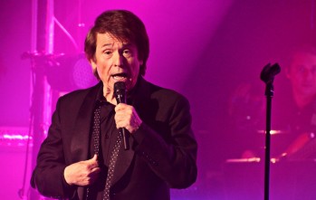 Raphael se gana al p&uacute;blico del Teatro Castelar con su brillante concierto