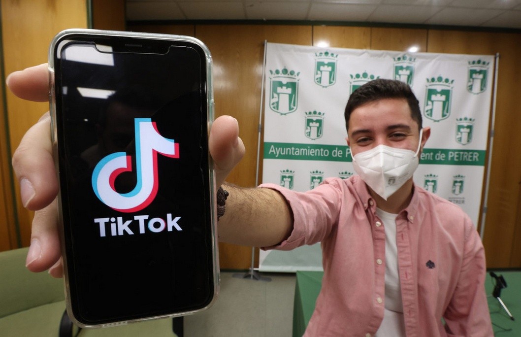 Juventud de Petrer se une a TikTok para conectar con las nuevas generaciones Juventud de Petrer se une a TikTok para conectar con las nuevas generaciones