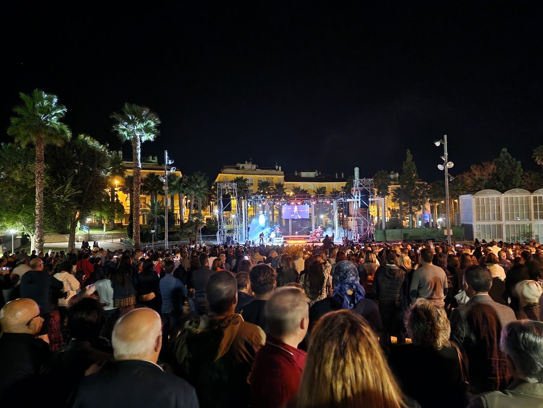 San Bernardino y Óscar Martínez en el décimo aniversario de la Fiesta de los 40 principales de Petrer San Bernardino y Óscar Martínez en el décimo aniversario de la Fiesta de los 40 principales de Petrer