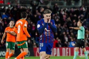 Un Eldense luchador dice adi&oacute;s a la Copa ante el Valencia (0-2)