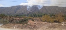 Los bomberos estabilizan el incendio de Petrer