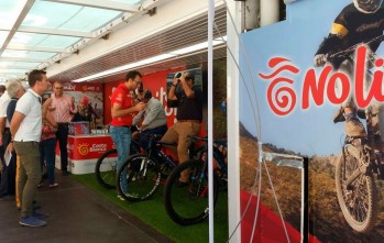 Elda acoge la plataforma m&oacute;vil "No limits" con juegos y una experiencia virtual de la Vuelta Ciclista a Espa&ntilde;a