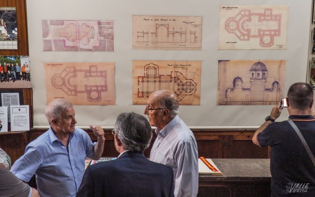 La Tertulia expone los planos de la iglesia de Santa Ana La Tertulia expone los planos de la iglesia de Santa Ana