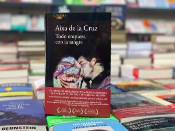 "Todo empieza con la sangre" de Aixa de la Cruz