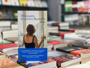"Coraz&oacute;n de piedra" de Karmele Jaio