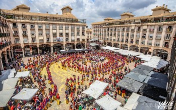 La Rueda Musulmana vuelve a te&ntilde;ir de amarillo la Plaza Mayor