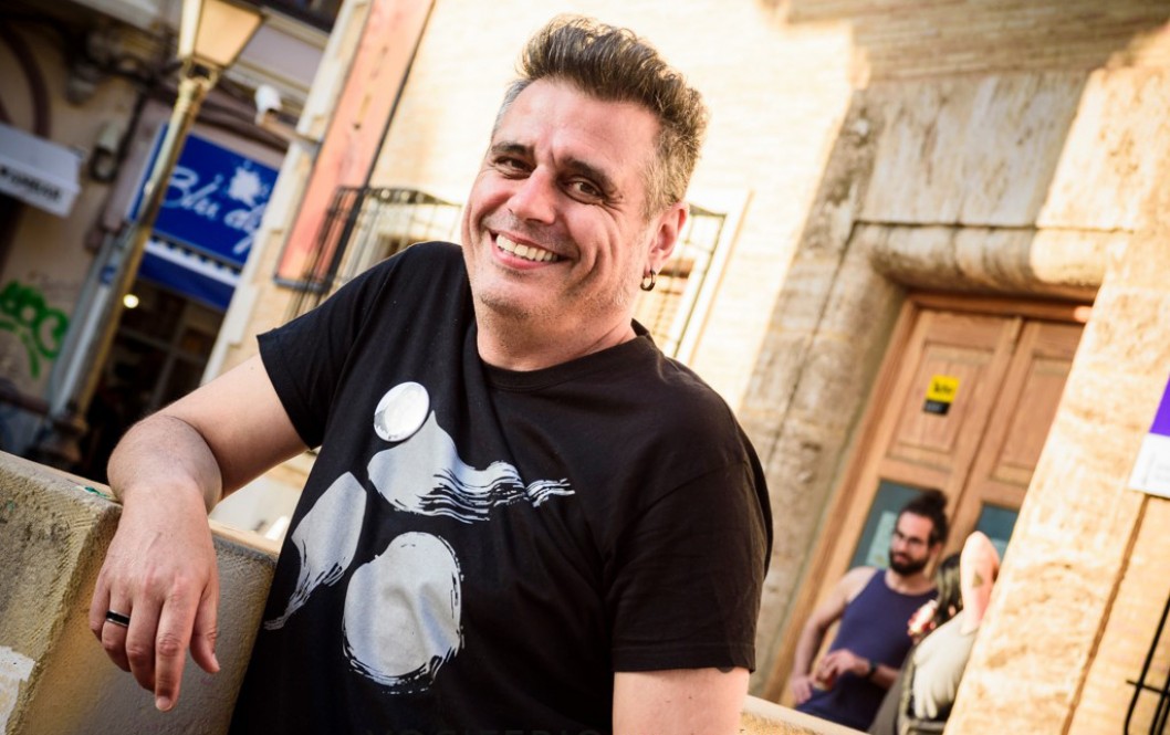 El Ministerio de Cultura premia al diseñador eldense Boke Bazán El Ministerio de Cultura premia al diseñador eldense Boke Bazán