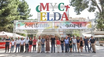La corporaci&oacute;n desea unas felices fiestas a Elda