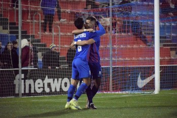 El Eldense remonta ante el UD Logro&ntilde;&eacute;s y vuelve a lo m&aacute;s alto de la tabla (2-1)