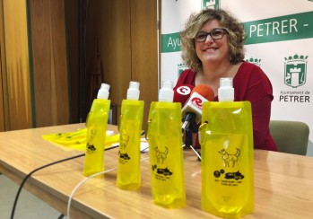 Petrer entregar&aacute; botellas plegables para limpiar los excrementos de los animales en la v&iacute;a p&uacute;blica