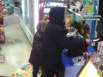 Detienen a un eldense como presunto autor de un robo con violencia en un 24 horas de Mon&oacute;var