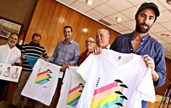 El dise&ntilde;ador eldense Juan Vidal sorprende con una camiseta de la traca juvenil e innovadora