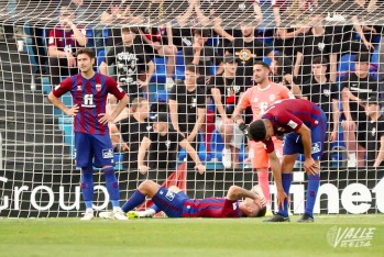 Un Eldense pele&oacute;n no puede evitar la derrota en el &uacute;ltimo momento (1-2)