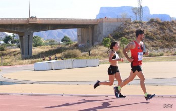 La pista de atletismo acoge la carrera 5 KM Ciudad de Elda con todas las medidas de seguridad