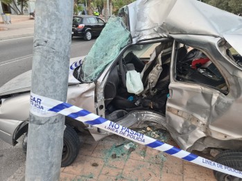 Fallece un joven de 18 a&ntilde;os y otro resulta grave en un accidente de coche en Elda
