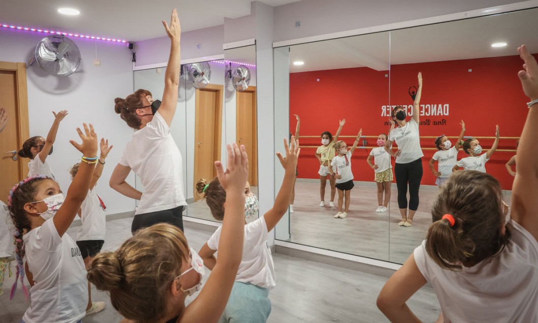 Siéntete bien con Dance Center Siéntete bien con Dance Center