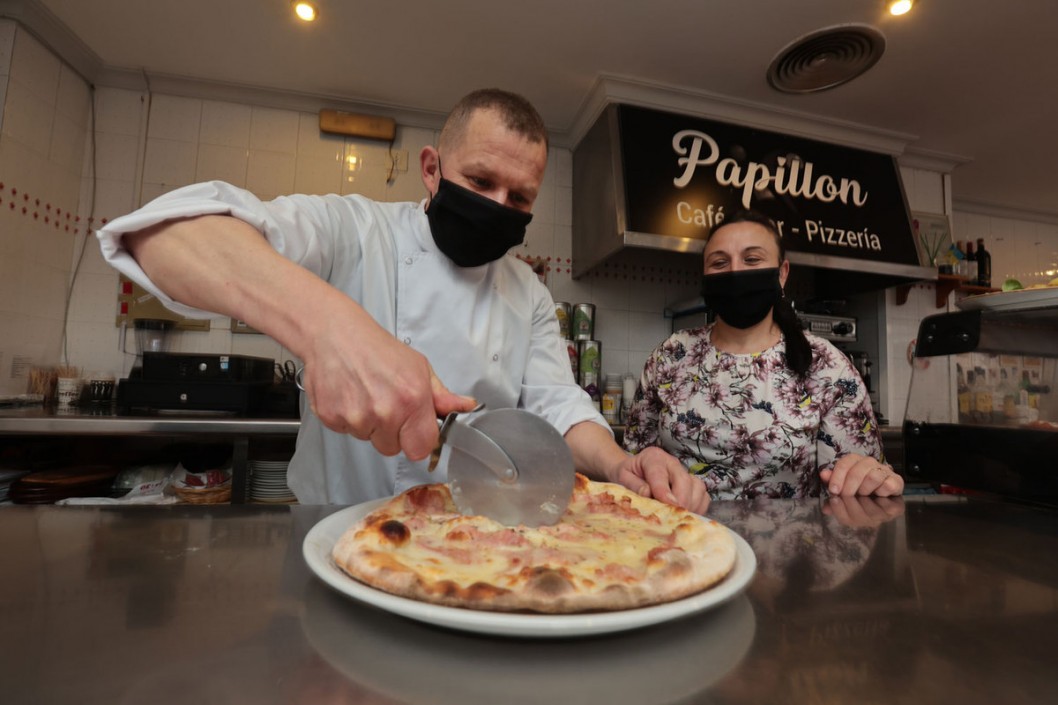 Bar-Pizzería Papillón oferta cada domingo tres deliciosas pizzas a 5,50 euros cada una Bar-Pizzería Papillón oferta cada domingo tres deliciosas pizzas a 5,50 euros cada una