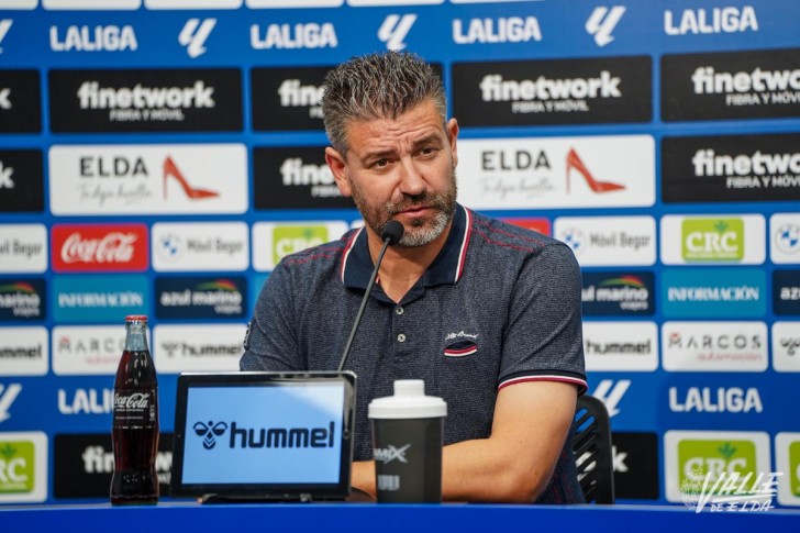 Fernando Est&eacute;vez: "Me voy contento con el equipo. Ha sido un a&ntilde;o de gran aprendizaje"