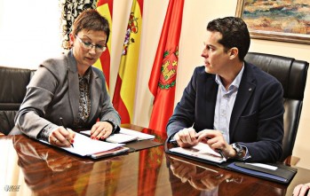 Rub&eacute;n Alfaro se re&uacute;ne con la gerente del Hospital General para tratar futuros planes en materia de salud