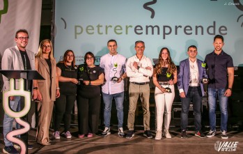 Un proyecto de fabricaci&oacute;n y comercializaci&oacute;n de productos reciclados gana la 7&ordf; edici&oacute;n de Petreremprende