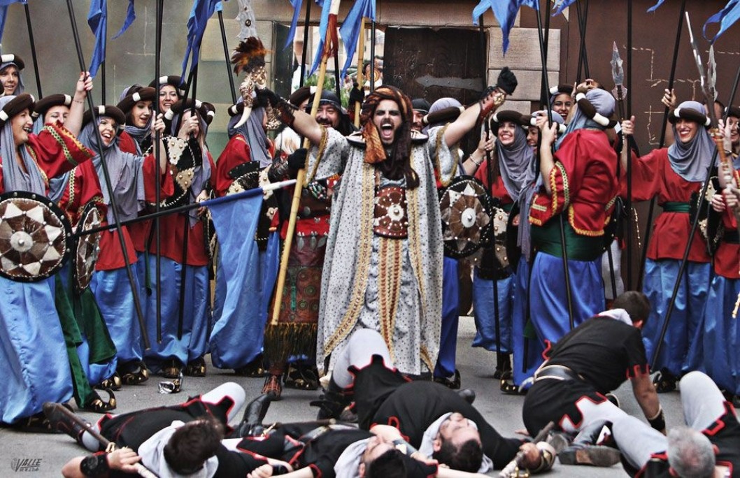 Turismo proyecta intensificar la promoción de las fiestas y el calzado de Elda Turismo proyecta intensificar la promoción de las fiestas y el calzado de Elda