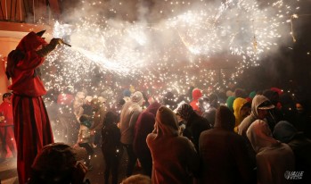 Fuego y tradici&oacute;n iluminan la &uacute;ltima noche de las Fiestas Patronales de Petrer