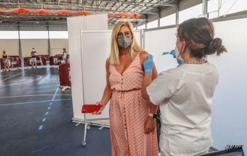 La alcaldesa de Petrer recibe su segunda dosis contra la COVID-19 y anima a todos a acudir a la vacunaci&oacute;n
