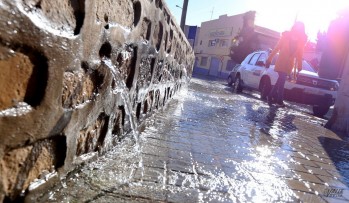 Rotura de una ca&ntilde;er&iacute;a en la Rambla de la Melva