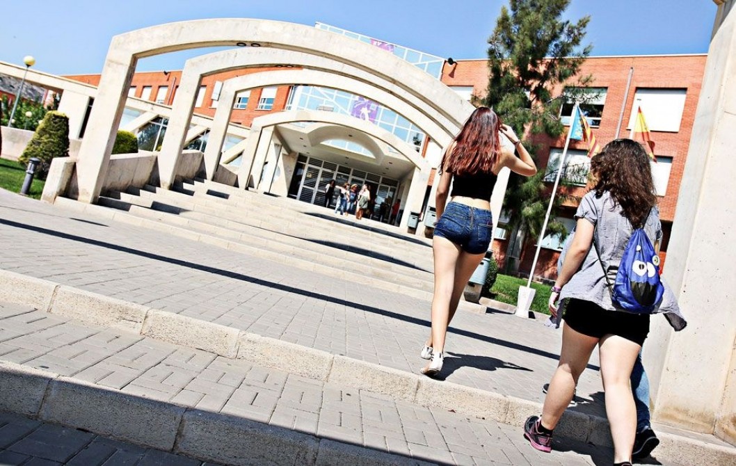 Los estudiantes de los institutos Valle de Elda y La Melva aprenden a decir "no" a los "amores dañinos" Los estudiantes de los institutos Valle de Elda y La Melva aprenden a decir "no" a los "amores dañinos"
