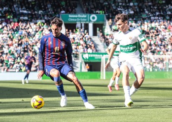 Un Eldense pele&oacute;n no puede con el Elche (2-0)