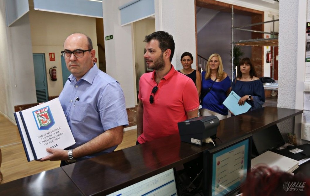 Sagrada Familia registra 1.334 firmas en defensa de su línea de Bachillerato Sagrada Familia registra 1.334 firmas en defensa de su línea de Bachillerato
