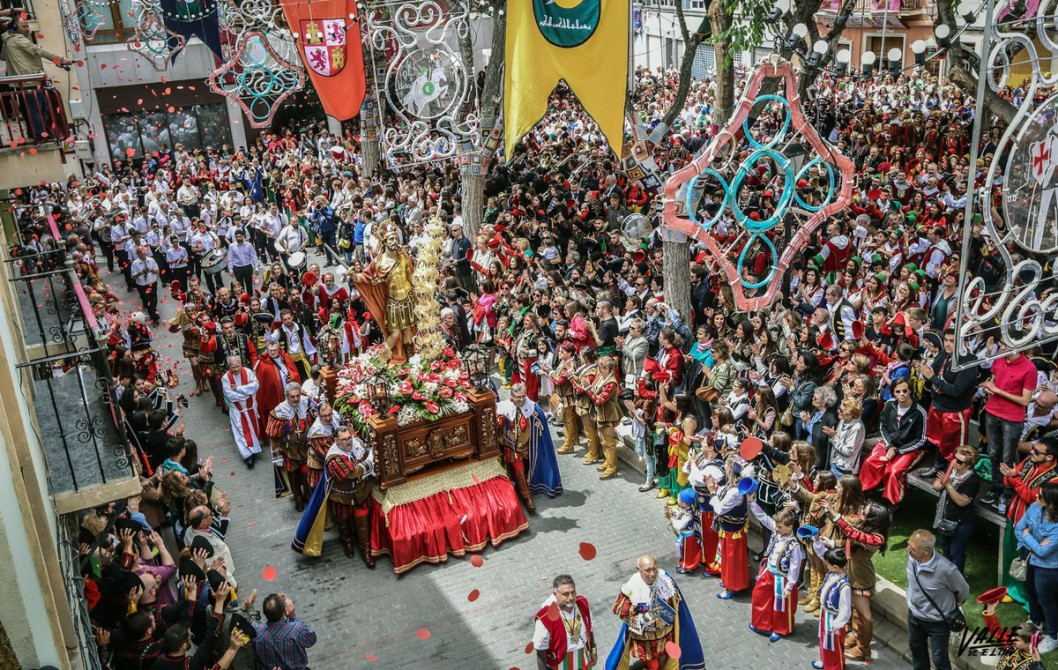 Las fiestas de Moros y Cristianos de Petrer se podrán realizar a pesar de las obras en la Plaça de Baix Las fiestas de Moros y Cristianos de Petrer se podrán realizar a pesar de las obras en la Plaça de Baix