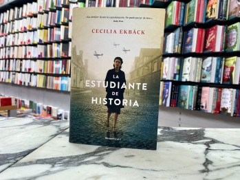 "La estudiante de historia" de Cecilia Ekb&auml;k