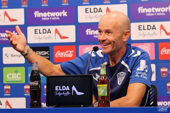 Javi Cabello: "El Sabadell ser&aacute; intenso y agresivo y tendremos que estar a la altura"