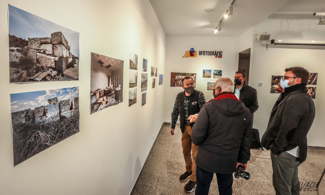 "Dins & Fora", la nueva exposición del Grup Fotogràfic de Petrer "Dins & Fora", la nueva exposición del Grup Fotogràfic de Petrer
