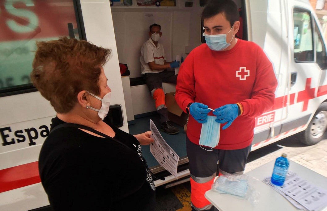Cruz Roja Petrer ayuda a 96 personas al día Cruz Roja Petrer ayuda a 96 personas al día