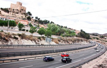 Petrer pide al Ministerio de Fomento que a&iacute;sle el casco urbano del ruido de la autov&iacute;a