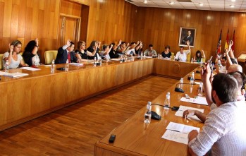 El nuevo equipo de gobierno realiza su primera modificaci&oacute;n de cr&eacute;dito inyectando 36.000 euros en Fiestas