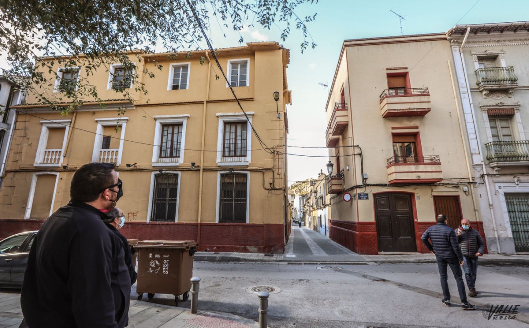 Aparecen huesos y restos cerámicos en el edificio de San Roque Aparecen huesos y restos cerámicos en el edificio de San Roque