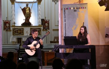 Marco Soc&iacute;as homenajea a v&iacute;ctimas de la pandemia en el Festival de Guitarra de Petrer 
