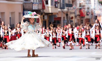 Los más pequeños brillan en el Desfile Infantil de Petrer